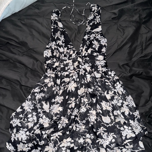 Abercrombie & Fitch Dresses & Skirts - Floral Black and White Dress Abercrombie and Fitch
